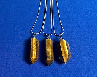 Colgante hexagonal ojo de tigre: collar de piedra de energía cristalina en bruto