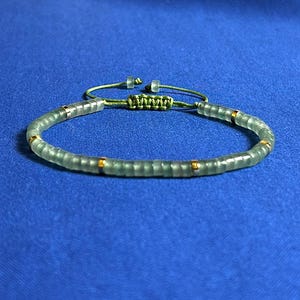 Handgefertigtes grünes Aventurin Armband oder Fußkettchen - 2 x 4 mm Tube Edelstein Perlen, zierlicher Kristall Schmuck für Glück & Ausgeglichenheit, Geschenk für Sie