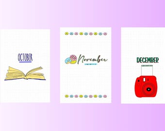 Puede incluir: Tres páginas de calendario ilustradas para octubre, noviembre y diciembre. Octubre presenta un libro abierto, noviembre tiene rosquillas y diciembre muestra una cámara roja. Cada página tiene un fondo de cuadrícula y bordes decorativos.