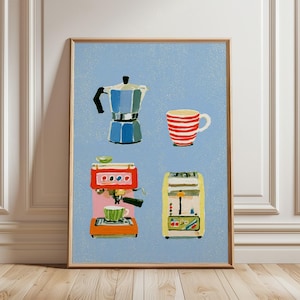 Könnte beinhalten: Ein gerahmter Kunstdruck mit hellblauem Hintergrund zeigt vier Illustrationen zum Thema Kaffee: eine blaue Mokkakanne, eine rot-weiß gestreifte Tasse, eine rosa-orangefarbene Espressomaschine mit grüner Tasse und eine gelb-weiße Kaffeemaschine.