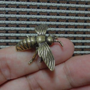 Vintage Style Solid Brass Little Honey Bee Sculpture Statue for Home Garden Decor