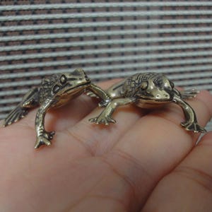 Vintage Style Pair of Solid Brass Toads Frogs Statues for Home Garden Decor