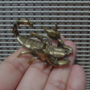 Vintage Style Solid Brass Copper Scorpion Figurine Statue Pen Rest Stand for Home Decor