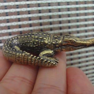 Vintage Style Solid Brass Domineering Crocodile Animal Statue for Home Garden Decor