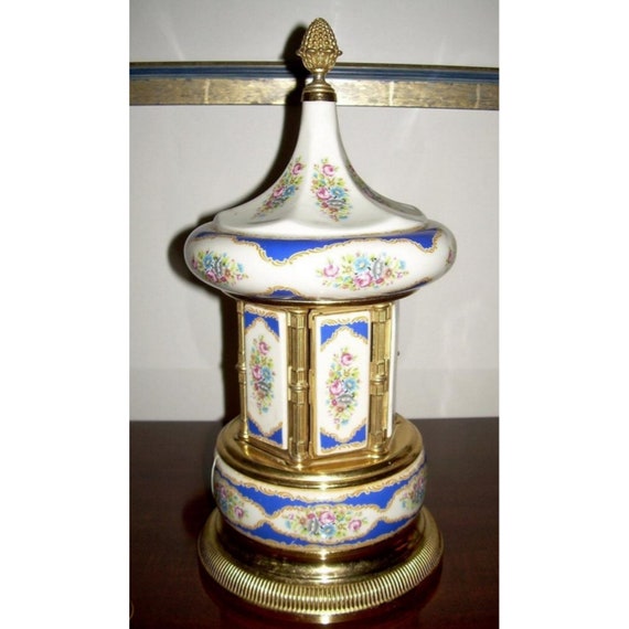 Rare vintage lipstick cigarette holder carousel music… Gem