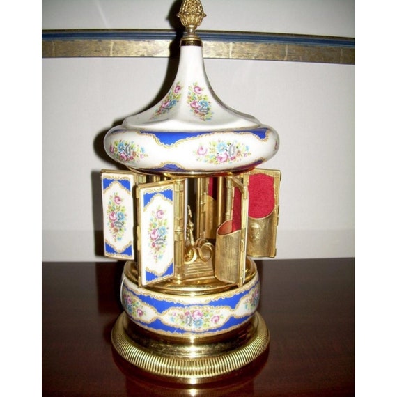 Rare vintage lipstick cigarette holder carousel music… Gem