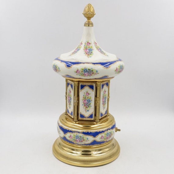 Rare vintage lipstick cigarette holder carousel music… Gem