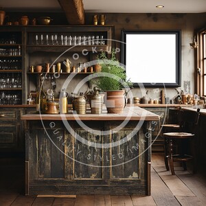 Puede incluir: Una isla de cocina rústica con una encimera de madera y un acabado negro desgastado. La isla tiene una pequeña planta en maceta en la parte superior y está rodeada de utensilios de cocina de estilo antiguo.