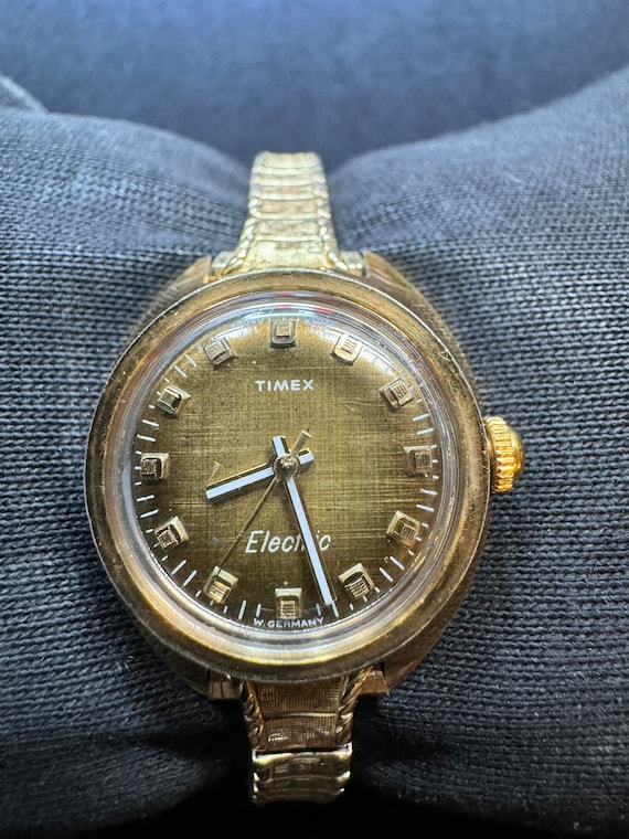 Vintage 1970's Ladies Timex Electric Watch