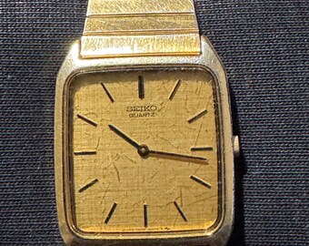 Swiss Made Alvarez Gold Tone Bracelet Watch: Ladies Manual  display picture 2