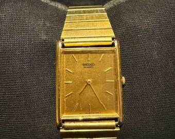Stunning Ladies Swiss Made Alvarez Gold Tone Bracelet Watch Manual Wind Stunning Ladies Swiss Made Alvarez Gold Tone Bracelet Watch  main image 4