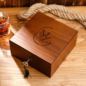 Engraved Wooden Men's Watch Box with Lock and Key, Personalized Wooden Watch Box, Gifts for Dad, Christmas Gifts for Husband, Best Man Gifts