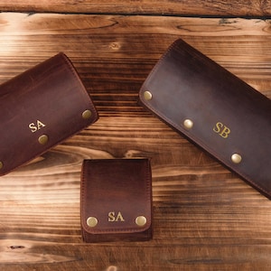 Scatola per orologi in pelle personalizzata, scatola per orologi in pelle personalizzata, custodia per orologi Groomsman incisa, rotolo di orologi in vera pelle per lui, regalo per lo sposo