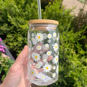 Daisy Tumbler, Daisy Iced Coffee Cup Glass, Retro Flower Beer Can Glass 16oz, Daisy Soda Can Glass, Daisy Glass Gift, Flower Cup