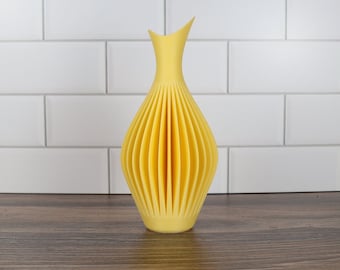 Wave Vase in Lemon