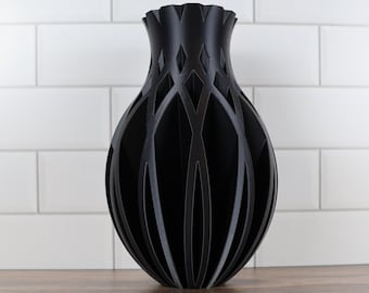 Diamond Cut Vase in Silk Black