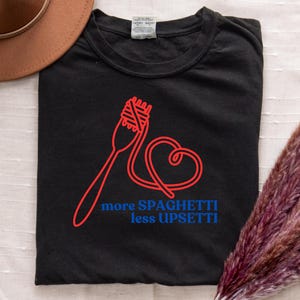 Spaghetti T-shirt, foodie cadeau, grappig eten shirt, eten humor, familie eten shirts, pasta minnaar tee, comfort kleuren, mini foodie shirt