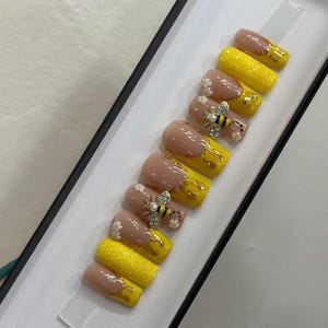 Press On Nails, Bee Nails, Bumble Bee Nails, Yellow Glitter Nails, Yellow Spring Nails, Nails, Glue On Nails