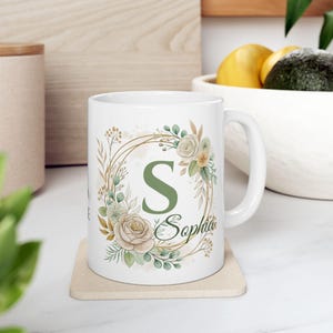 Taza personalizada con monograma floral - Taza de café con nombre personalizado - Elegante taza con inicial - Idea de regalo de boda - Regalo para dama de honor