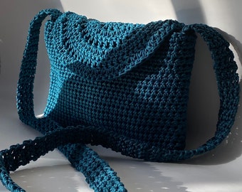 Bolso azul océano tejido a mano