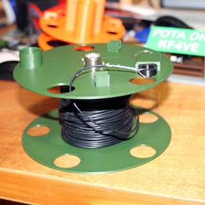 Integrated winder reel for antenna wire, coax and UNUN together - 5.9&quot; diameter (150mm) - winds with your fingers or handle - Free Shipping!