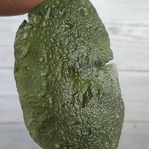 チェコ共和国産モルダバイト1個 5.71グラム - Etsy 日本