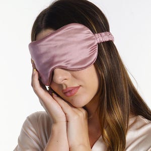 Mulberry Silk Sleep Mask, Lightweight Eye Cover, Hypoallergenic Lilac