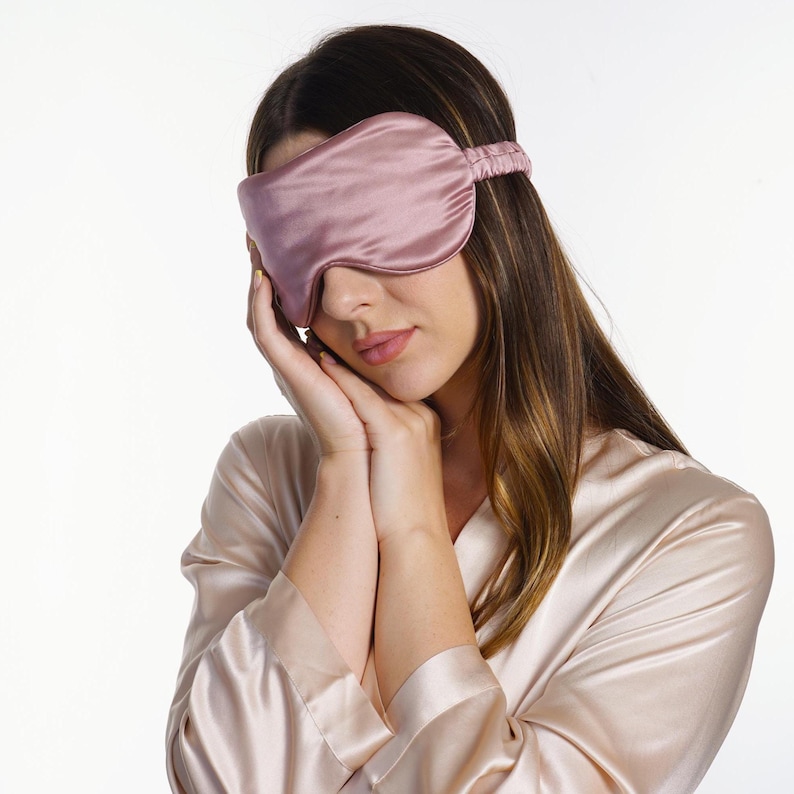 Mulberry Silk Sleep Mask, Lightweight Eye Cover, Hypoallergenic Lilac