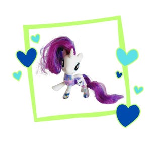 Vintage G4 My Little Pony &#39;All About Rarity&#39; Figure
