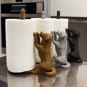 Portarotolo di carta assorbente a forma di cane: un accessorio divertente e decorativo per la casa e la cucina.