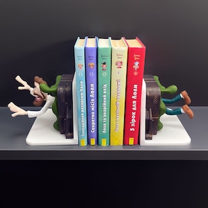 Bookend &#39;Portal Professor&#39; - Fantasy Book Nook | Book Holder | Bookshelf Decor