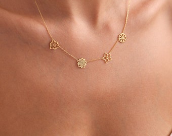 Dainty Birth Flower Necklace: Personalized Floral Pendant