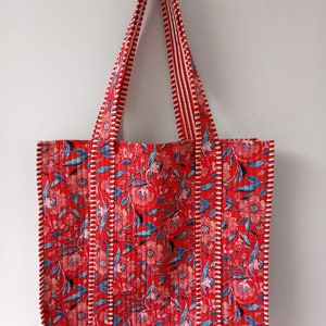 Gesteppte Baumwolle Handbedruckte große mehrfarbige Blumen-Einkaufstasche Umweltfreundlich Nachhaltige Stabile Lebensmittelgeschäft Einkaufen Handgemachte Boho-Tasche