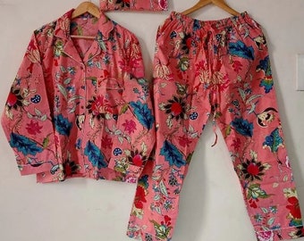 Completo pigiama in cotone con stampa floreale: pigiama da donna fatto a mano