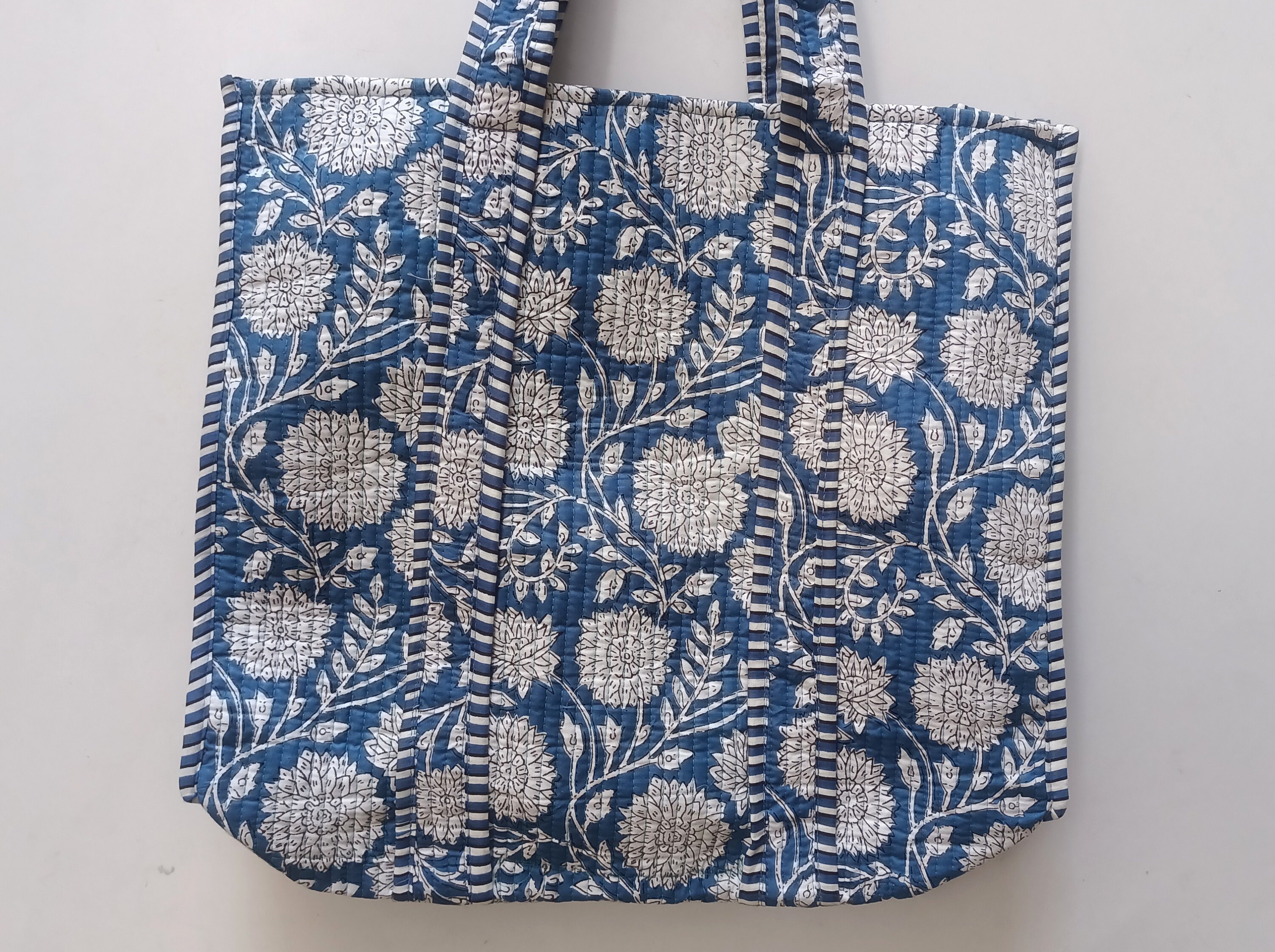 ☆人気☆【Margarin Fingers】☆FLORAL QUILTED TOTE BA.G☆ 人気【MARGARIN FINGERS】☆ FLORAL QUILTED TOTE BAG (CREAM)☆