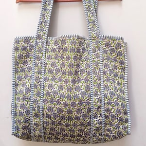 Gesteppte Baumwolle Handbedruckte große mehrfarbige Blumen-Einkaufstasche Umweltfreundlich Nachhaltige Stabile Lebensmittelgeschäft Einkaufen Handgemachte Boho-Tasche