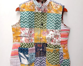 Chaqueta acolchada de patchwork hecha a mano: abrigo corto de seda vintage