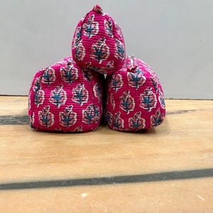 コットンキルティングセット 3点セット インドコットン フローラルプリント トイレタリーバッグ、トラベルバッグ、メイクアップポーチ、キルティングウォッシュバッグ、シェービングキット、バニティケース