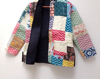 Chaqueta acolchada de patchwork hecha a mano: abrigo corto de seda vintage