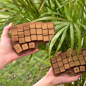 Ergonomische geteilte Tastatur aus Holz