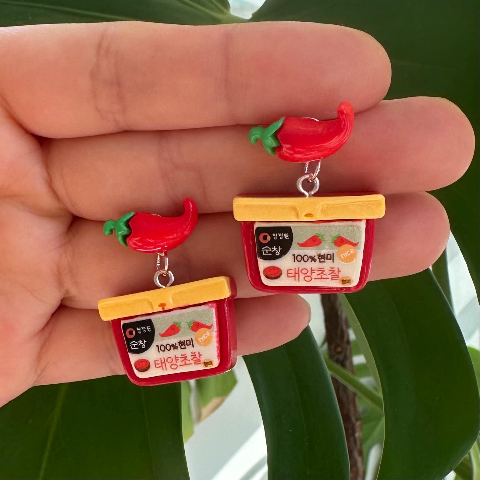 Mini Gochujang Ohrringe | Ohrstecker mit rotem Chilipaste