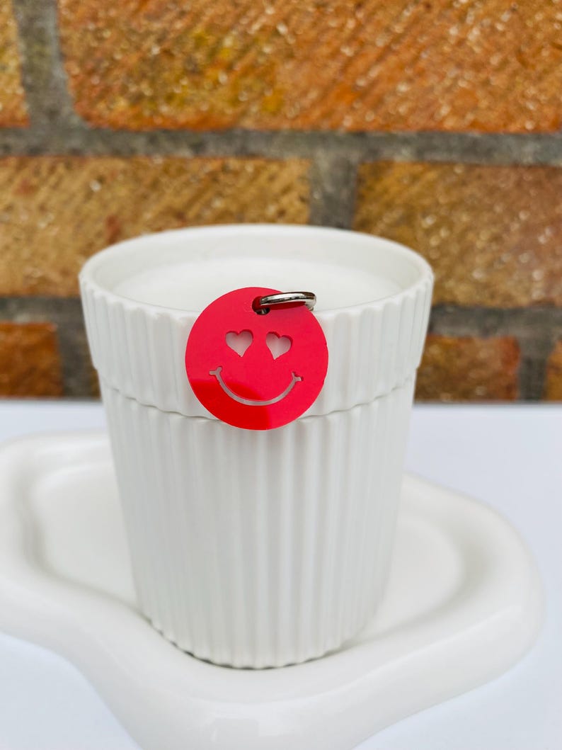 Pastel Acrylic Trolley Token Keyring: Happy Face Shopping Coin Röd