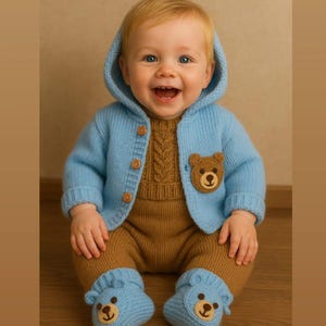 Organic Cotton Newborn Outfit: Hand-Knitted Genderless Bear Set