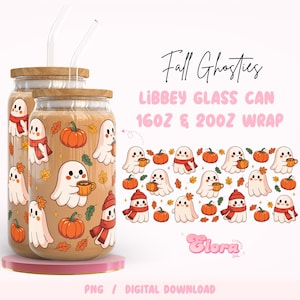 Könnte beinhalten: Zwei Libbey-Gläser mit Holzdeckeln und Strohhalmen, verziert mit einem sich wiederholenden Muster aus Cartoon-Geistern, Kürbissen und Herbstblättern. Der Text "Fall Ghosties" und "Libbey Glass Can 16oz & 20oz Wrap" sind ebenfalls sichtbar.