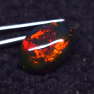 Piedra preciosa cabujón de ópalo negro de fuego rojizo 100 % natural y genuina, ópalo de fuego de dragón de 9,7 ct, tamaño de ópalo 19 x 14 x 7 mm, tamaño de colgante de ópalo negro disponible.