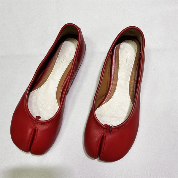 Vintage mujeres rojo Tabi Split Toe zapatos hechos a mano, sandalias con hebilla Tabi, bombas de correa en T de estilo vintage, zapatos de novia retro románticos