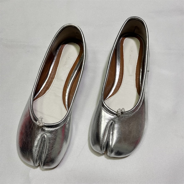 Vintage women Silver Tabi Split Toe Handmade Shoes, Tabi Buckle Sandals, Vintage Style T Strap Pumps, Romantic Retro Bridal Shoes