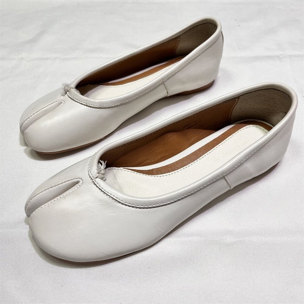 Vintage women White Colour Tabi Split Toe Handmade Shoes, Tabi Buckle Sandals, Vintage Style T Strap Pumps, Romantic Retro Bridal Shoes