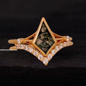 Unique Kite Cut Green Moss Agate Engagement Ring Set 14k Rose Gold Engagement Moissanite Ring For Women Vintage Bridal Wedding Ring Set Gift