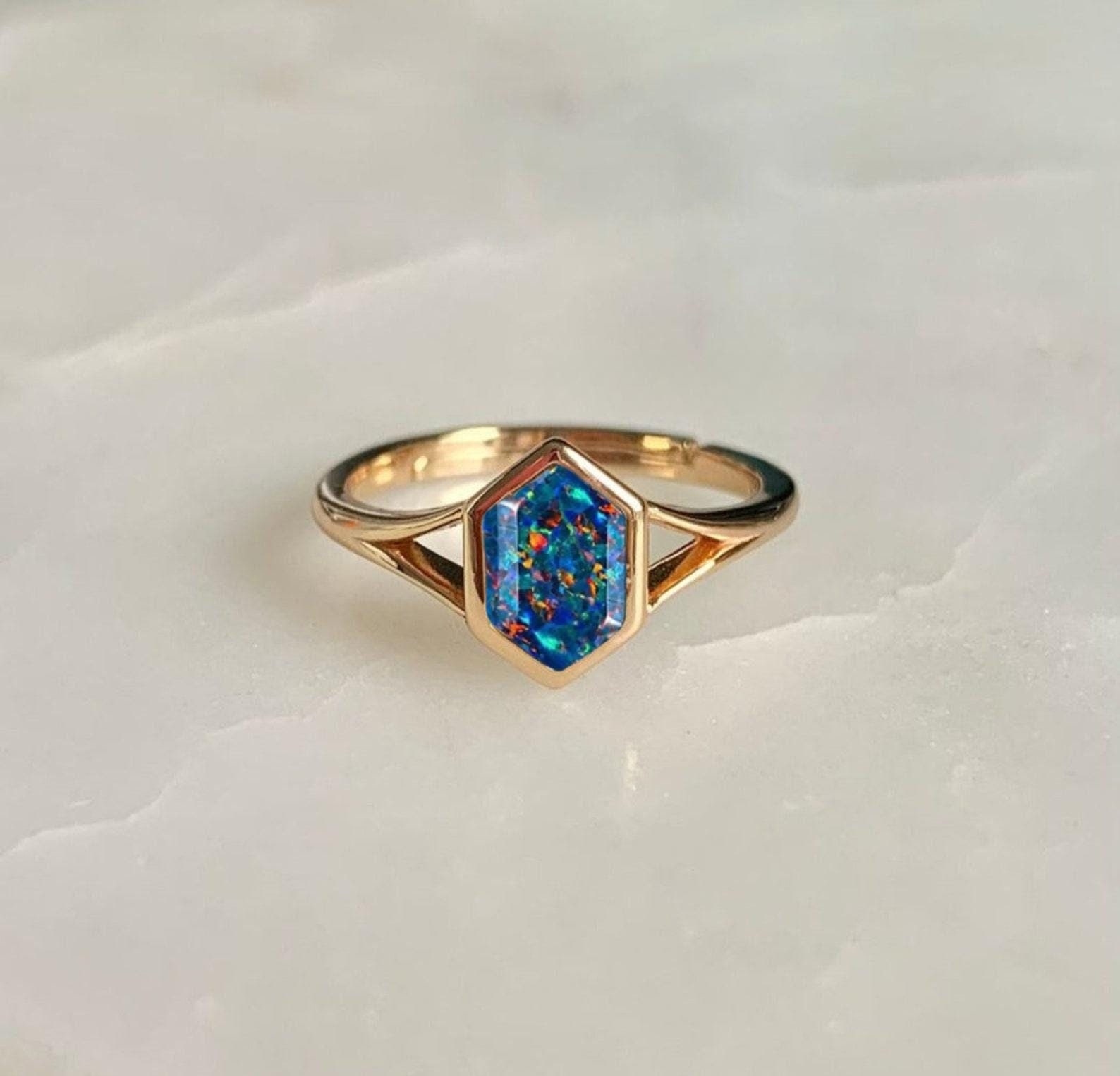 六角形ブラックファイヤーオパールエンゲージリングベゼルセッティング六角形カット結婚指輪10月の誕生石リングオパールアニバーサリーリング女性へのギフト